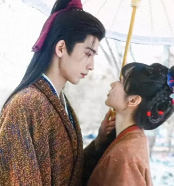 《佳偶天成》开播三集口碑下滑，任嘉伦王鹤润表演争议引观众出戏 - 现场图