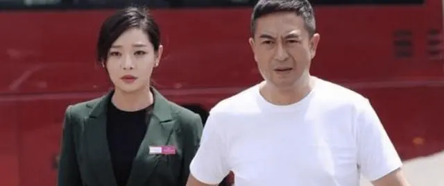 王维维五度搭档张嘉译演急诊主任，新剧《生命缘》手术台对峙片段抖音获赞500万 - 相关图片